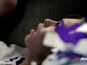 Опытный сосед слил горячую сперму в рот молодой шлюхи