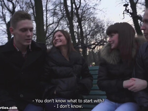 Порно с двумя шлюхами и молодыми парнями