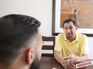 Молодая шалава громко орет трахаясь с опытным ебарем