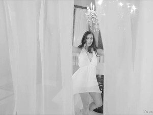 Парень быстро ебет пилотку рыжей девушки в порно