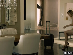 Жена сосет у негра большой крепкий член