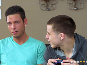 Соблазнила друга парня во время игры в приставку