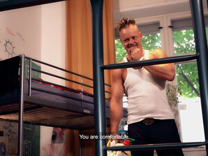 Студентка в общаге присела бритой писей на член одногруппника