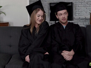 Братец выебал сестричку раком на диване