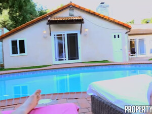 Привлекательная сестра раздвинула ноги и дала брату отжарить свою щель