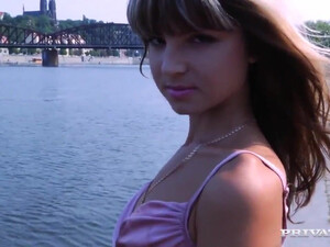 Gina Gerson на природе устроила горячий пикник со своим парнем