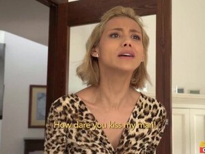 Испанец трахает девок по очереди, утоляя их аппетит