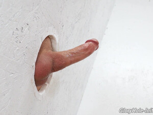 Мужики ебут через дырки загорелую сучку Jeni Angel