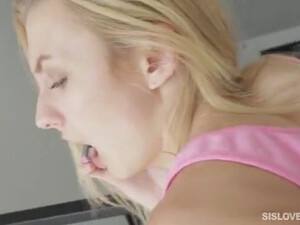 Кончил на лицо молодой блондинке во время разговора по телефону