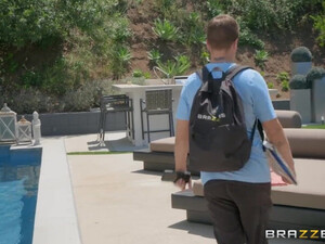 Американец трахает между сисек грудастую негритянку