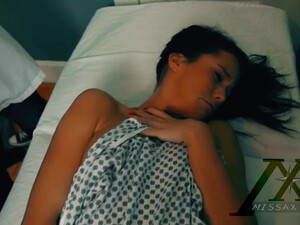 Секс с пациенткой очень понравился молодой докторше