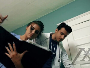 Секс с пациенткой очень понравился молодой докторше