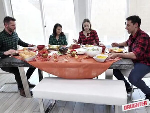 Девушка изменяет парню и трахается с его другом на кухне