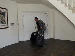 Ебет волосатую киску зрелой любовницы