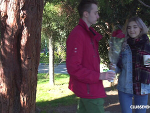 Русская блондинка отдалась на столе кавалеру после свидания