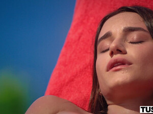 18-ти летняя русская соска села жопой на член лысого мужика