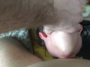 Жестко засадил член в глотку русской куколке