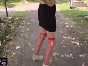 Рыжей студентке в чулках и очках накончали полный рот спермы в парке горького