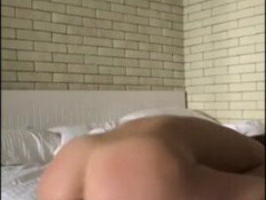 Утренняя мастурбация крикливой русской девушки снятая на iPhone