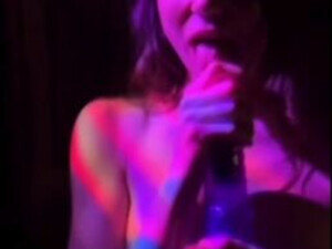 Реальная мастурбация русской девчонки снятая на айфон