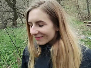 Реальный минет на природе с простой русской девушкой снятый на телефон