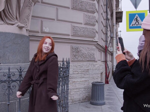 Русские красотки привели парня домой и перепихнулись с ним вместо прогулки 