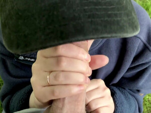 Русская жена сосет член после утренней пробежки в лесу