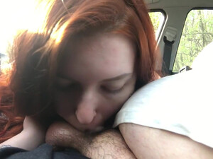 Таксист завез рыжую русскую телку в лес и жестко трахнул в ротик