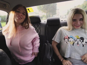 Русская девчонка сняла трусики и дала в пизду за 15 000 рублей