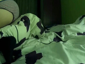 Очень возбужденная девушка трахает подушку - моя компиляция - Laura Fatalle