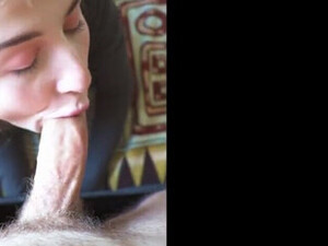 Я разговариваю по телефону с парнем, пока занимаюсь сексом с соседом по комнате