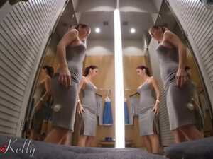 Горячая девушка снимает себя и мастурбирует в публичной примерочной. Wetkelly