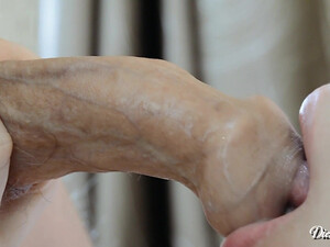 18-ти летняя Инка сосет член крупным планом с камшотом на лицо