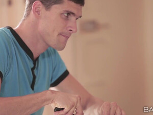 Зрелая блонда отсосала член парня своей дочери и показала ей как надо