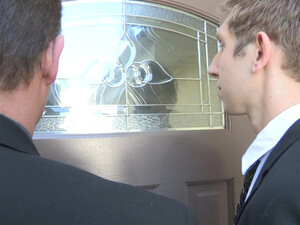 Вдвоем выебли брюнетку