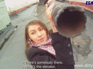 Кончил девке на лицо на крыше