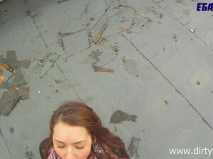 Кончил девке на лицо на крыше