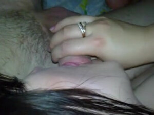 Домашний секс русской пары на кровати поздним вечером