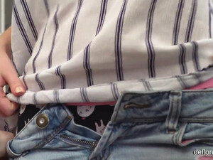 Лишается девственности во время невинной игры с пенисом дружка, но не жалеет