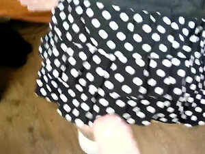 Юная русская красотка лечит парня от игромании минетом и мокрой щелкой между своих худых ножек