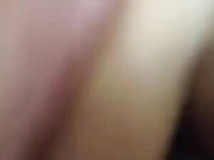 Стройная хулиганка очень хорошо облизывает стояк