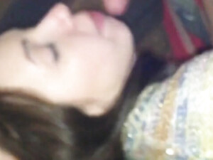 Чувак присунул стояк в пьяную подругу, обещавшую никогда ему не давать