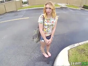 Опытный мужик снял шлюху на улице и отымел ее в своем доме