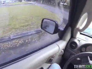 Опытный мужик снял шлюху на улице и отымел ее в своем доме