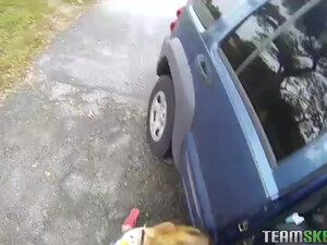 Опытный мужик снял шлюху на улице и отымел ее в своем доме