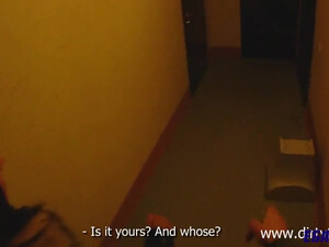 Парень снял девку на улице и привёл домой трахать ее в ротик и киску