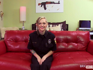 Парень и девушка трахаются