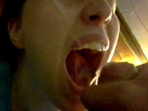 Молодая подружка подавилась моей спермой