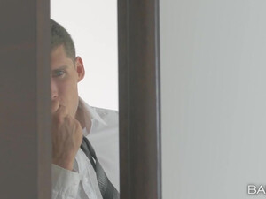 Две девушки занимаются сексом с одним парнем