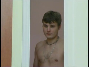 Большая зрелая старуха решила соблазнить своего молодого квартиранта